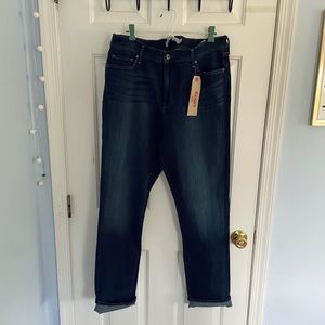 Levis Slimming Blue Jeans NWT
